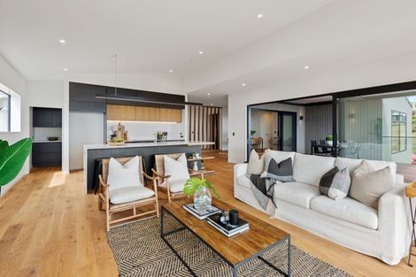 Photo of property in 2 Bluewater View, Mount Pleasant, Christchurch, 8081