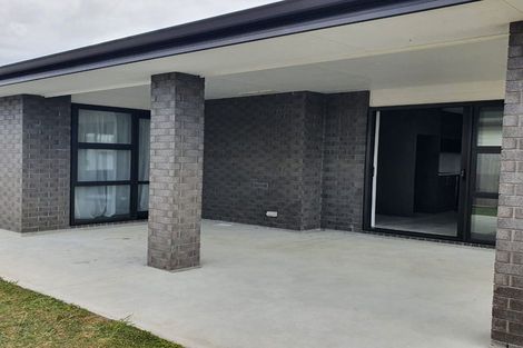 Photo of property in 1 Poutawa Lane, Clarks Beach, 2122