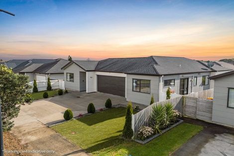 Photo of property in 10 Twin Parks Rise, Papakura, 2110