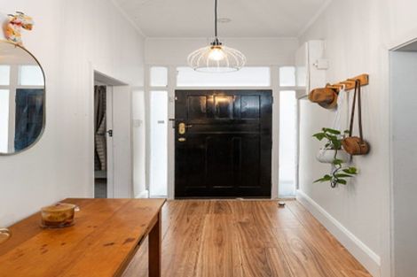 Photo of property in 38 Olliviers Road, Phillipstown, Christchurch, 8011