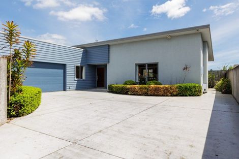 Photo of property in 25a Rosalie Terrace, Kelvin Grove, Palmerston North, 4414