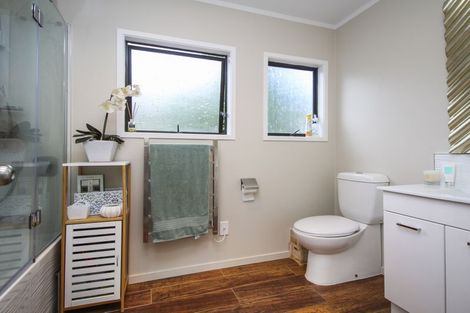 Photo of property in 24 Pahi Place, West Harbour, Auckland, 0618