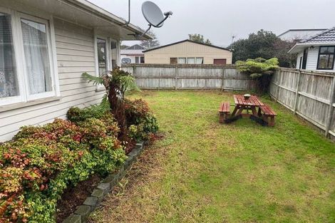 Photo of property in 5 Shamrock Lane, Te Atatu Peninsula, Auckland, 0610