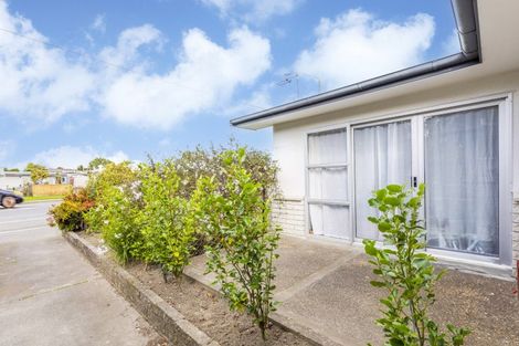 Photo of property in 2/70 Meeanee Road, Taradale, Napier, 4112