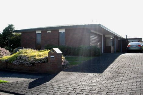 Photo of property in 2 Warwick Place, Springvale, Whanganui, 4501