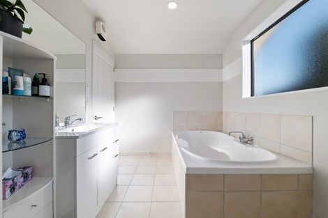 Photo of property in 41 Highcrest Heights, Westmorland, Christchurch, 8025