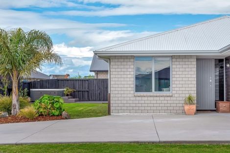 Photo of property in 11 Coutts Street, Papamoa Beach, Papamoa, 3118