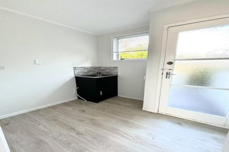 Photo of property in 104 Kemp Road, Massey, Auckland, 0614