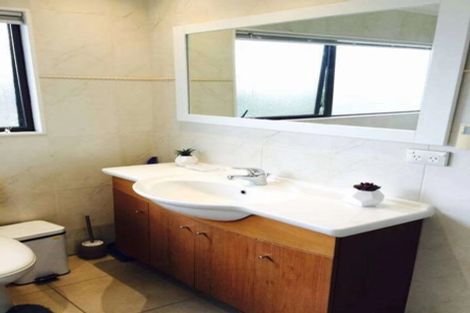 Photo of property in 14 Michael Bosher Way, Flat Bush, Auckland, 2019