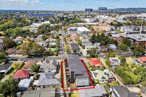 Photo of property in 3/26 Buscomb Avenue, Henderson, Auckland, 0610