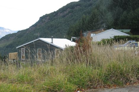 Photo of property in 2b Bird Place, Fernhill, Queenstown, 9300