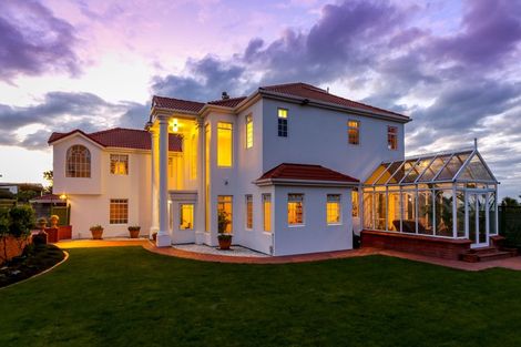 Photo of property in 1 Kawaroa Lane, New Plymouth, 4310