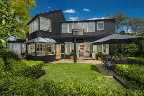 Photo of property in 34 Oxford Terrace, Devonport, Auckland, 0624