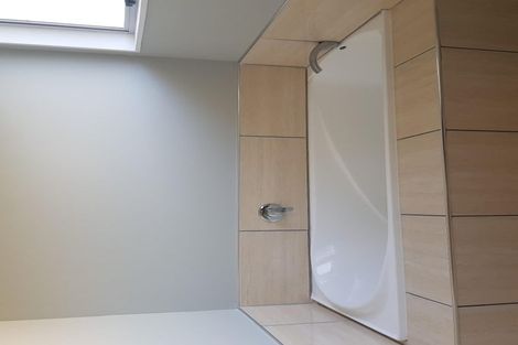 Photo of property in 8 Curlew Place, One Tree Point, 0118