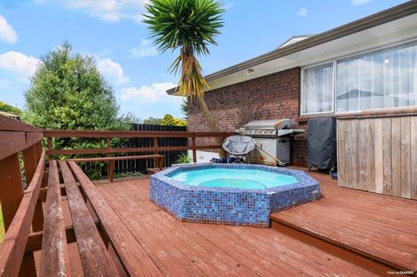 Photo of property in 19 Balgowan Terrace, Conifer Grove, Takanini, 2112