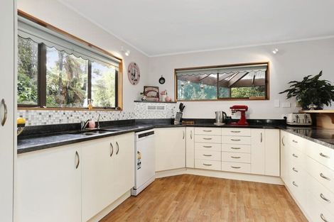 Photo of property in 268 Forest Hill Road, Waiatarua, Auckland, 0612