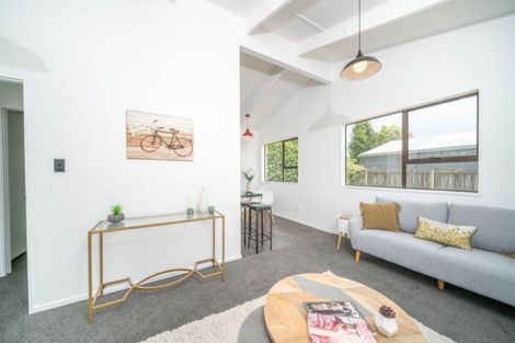 Photo of property in 2/92c Englefield Road, Northwood, Christchurch, 8051