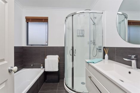 Photo of property in 21a Cliff Road, Torbay, Auckland, 0630