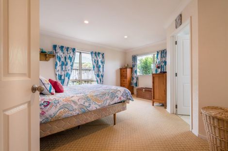 Photo of property in 108n Colwill Road, Massey, Auckland, 0614