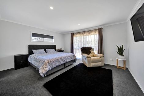 Photo of property in 23 Garrett Drive, Whalers Gate, New Plymouth, 4310