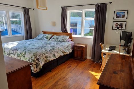 Photo of property in 132 Wellington Road, Paekakariki, 5034