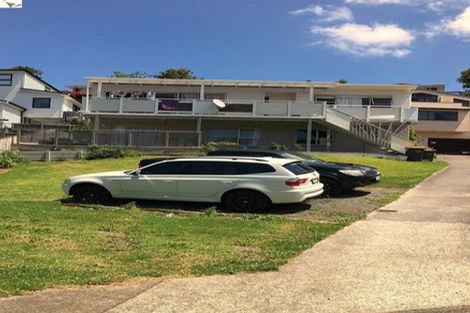 Photo of property in 1/23 Sovereign Place, Glenfield, Auckland, 0629