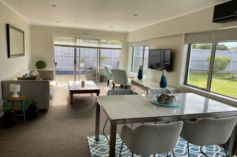 Photo of property in 1/104 East Coast Road, Forrest Hill, Auckland, 0620