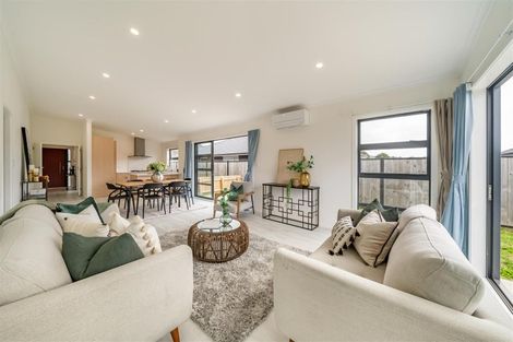 Photo of property in 8 Whitten Way, Wallaceville, Upper Hutt, 5018