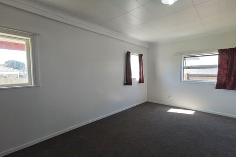 Photo of property in 51 Archibald Road, Kelston, Auckland, 0602