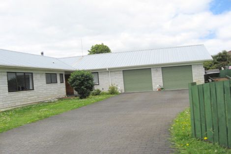 Photo of property in 22 Puriri Road, Pukekohe, 2120