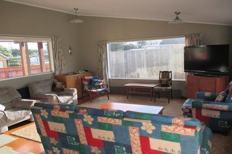 Photo of property in 1 Frances Street, Waikanae Beach, Waikanae, 5036