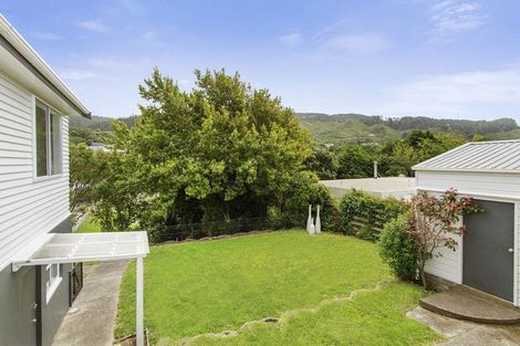 Photo of property in 22 Ngatitoa Street, Tawa, Wellington, 5028
