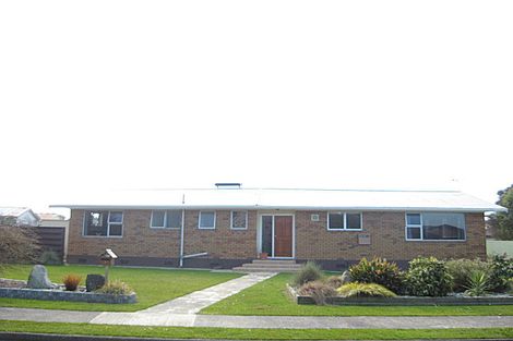 Photo of property in 2 Konini Place, Edgecumbe, 3120