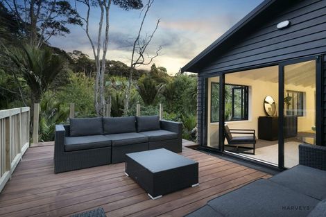 Photo of property in 11 Woontons Lane, Titirangi, Auckland, 0604