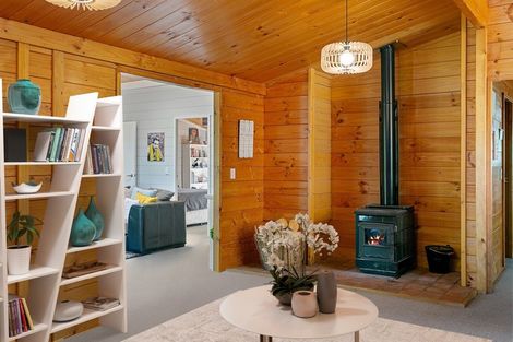 Photo of property in 218 Mapara Road, Acacia Bay, Taupo, 3385