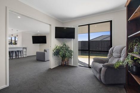 Photo of property in 16 Eastbank Drive, Katikati, 3129