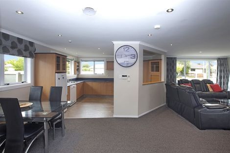 Photo of property in 69 Farquhars Road, Redwood, Christchurch, 8051