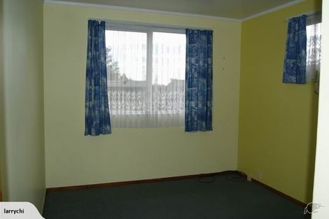Photo of property in 2/6 Chivalry Road, Glenfield, Auckland, 0629