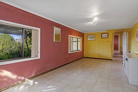 Photo of property in 801 East Coast Road, Northcross, Auckland, 0630