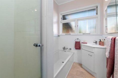 Photo of property in 1/6 Hillcrest Avenue, Hillcrest, Auckland, 0627