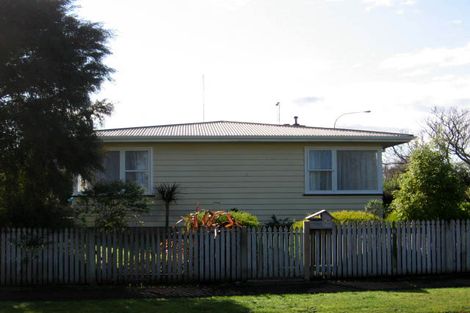 Photo of property in 17 Belgrave Place, Awapuni, Palmerston North, 4412