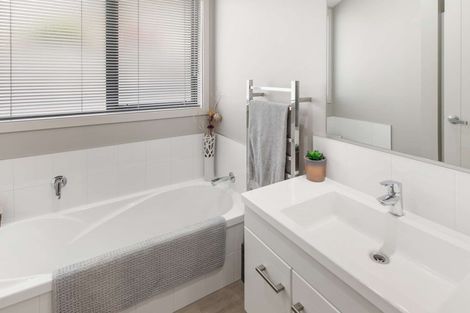 Photo of property in 7 Levi Place, Kelvin Grove, Palmerston North, 4414