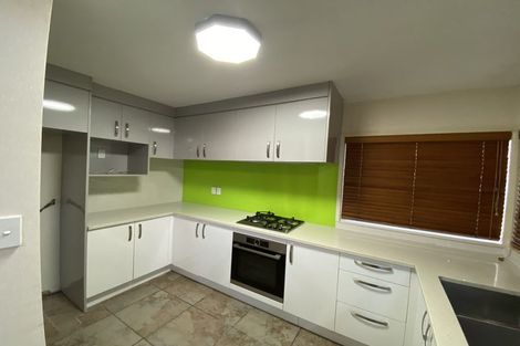 Photo of property in 8 Sanctuary Point, Sunnyhills, Auckland, 2010