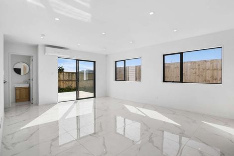 Photo of property in 6d Buisson Glade, West Harbour, Auckland, 0618