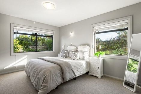Photo of property in 32a Knights Road, Rothesay Bay, Auckland, 0630