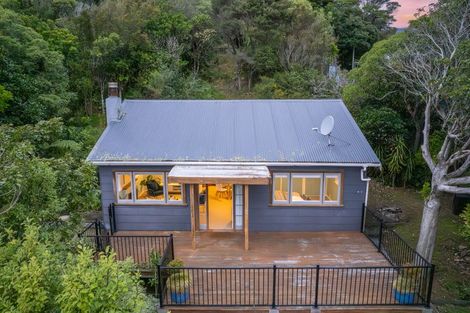 Photo of property in 82 Cluny Road, Plimmerton, Porirua, 5026
