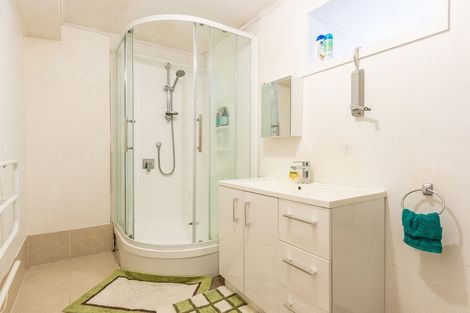 Photo of property in 37 Edgecombe Street, Newlands, Wellington, 6037