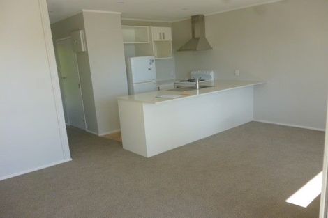 Photo of property in 5m The Esplanade, Eastern Beach, Auckland, 2012
