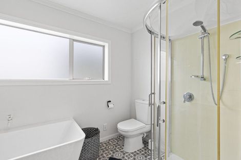 Photo of property in 124 Lower King Road, Tarurutangi, New Plymouth, 4372