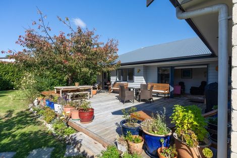 Photo of property in 6 Karlos Lane, Levin, 5510